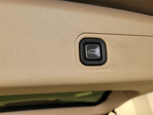 Used 2012 Chevrolet Suburban LTZ image 12