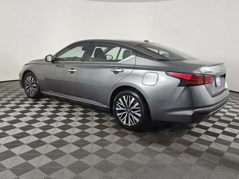 Used 2023 Nissan Altima 2.5 SV image 7