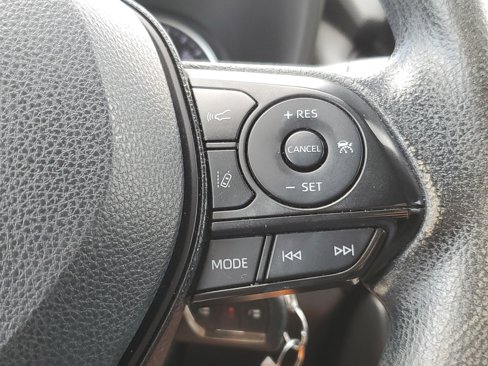 Used 2019 Toyota RAV4 LE image 11