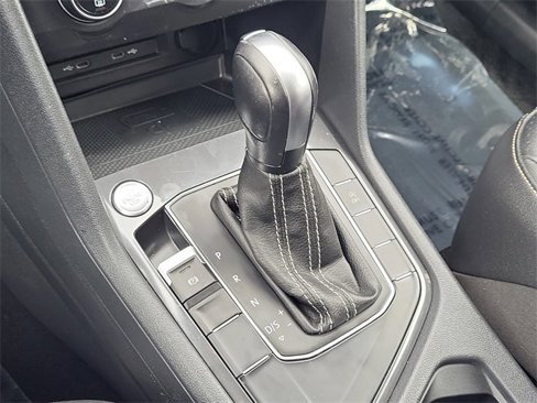 Used 2021 Volkswagen Tiguan SE image 14