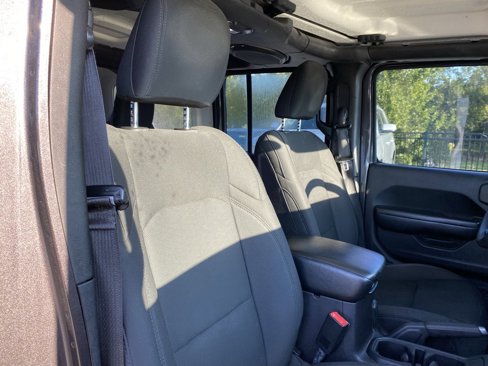 Used 2018 Jeep Wrangler Unlimited Sport image 26