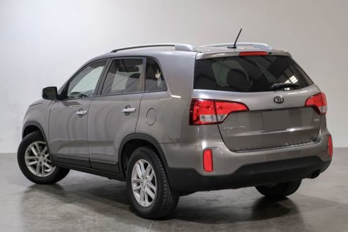 Used 2015 Kia Sorento LX image 12