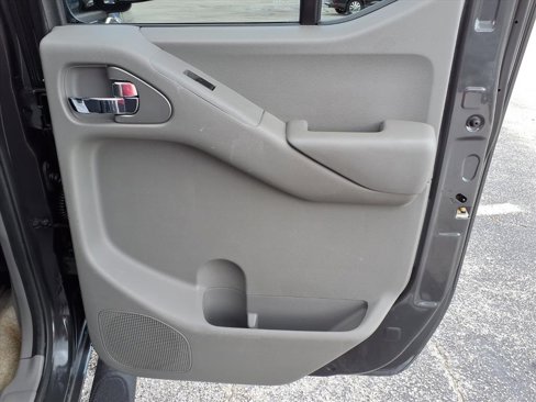 Used 2015 Nissan Frontier Desert Runner image 14