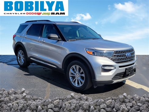 Used 2022 Ford Explorer XLT image 2