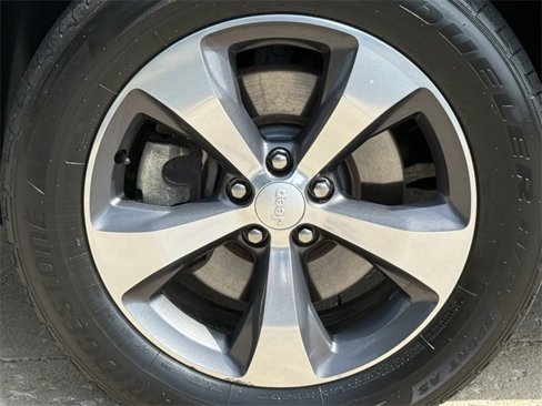 Used 2019 Jeep Cherokee Limited image 8
