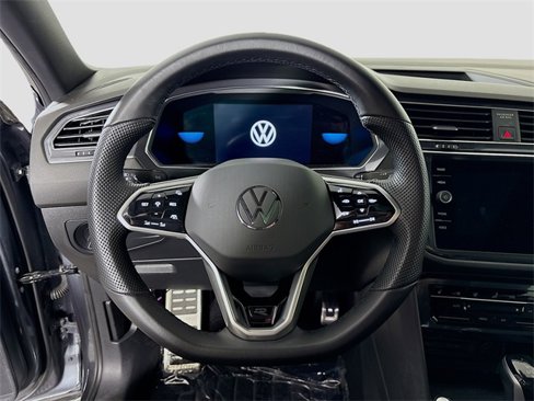 Certified 2022 Volkswagen Tiguan SE R-Line image 11