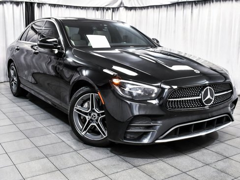 Used 2023 Mercedes-Benz E 350 4MATIC Sedan image 3