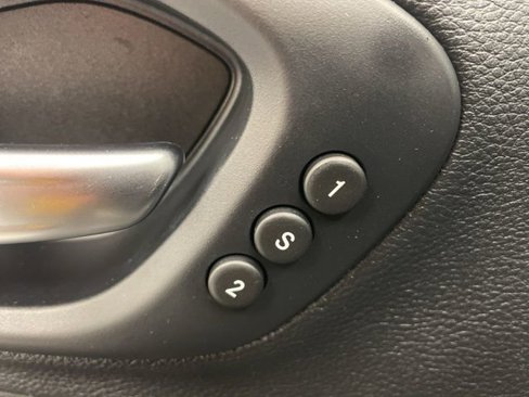 Used 2019 Jeep Cherokee Limited image 11