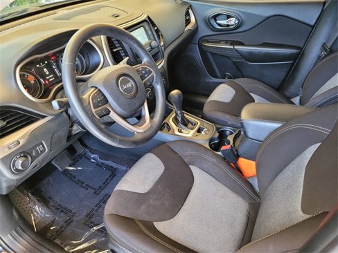 Used 2016 Jeep Cherokee Sport image 14