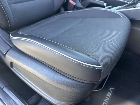 Used 2022 Hyundai Venue Limited image 9