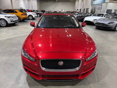Used 2018 Jaguar XE Premium image 2