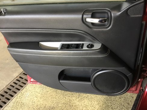 Used 2016 Jeep Compass High Altitude image 36