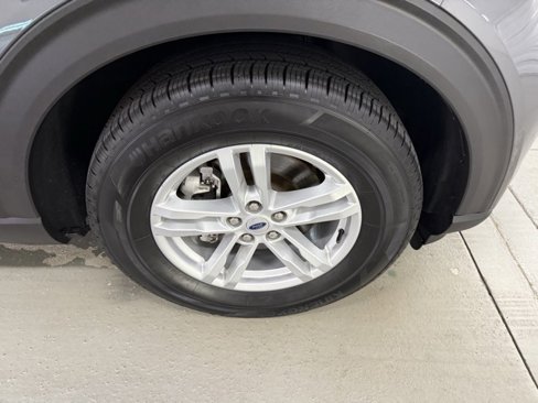 Used 2023 Ford Explorer XLT w/ Equipment Group 202A image 4