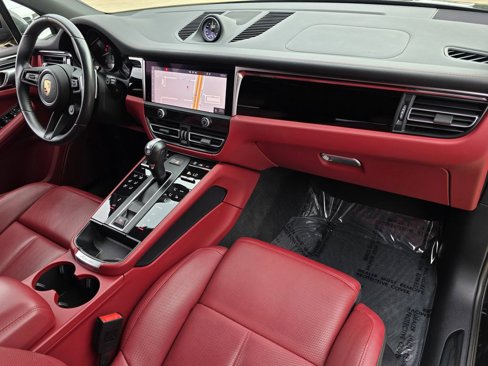 Used 2023 Porsche Macan Turbo image 44