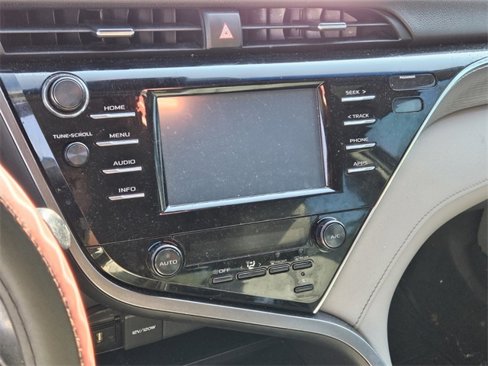 Used 2018 Toyota Camry SE image 17