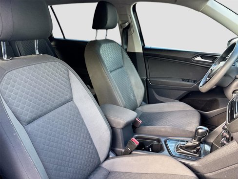 Used 2018 Volkswagen Tiguan S image 32