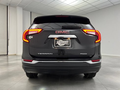 Used 2023 GMC Terrain SLT image 6