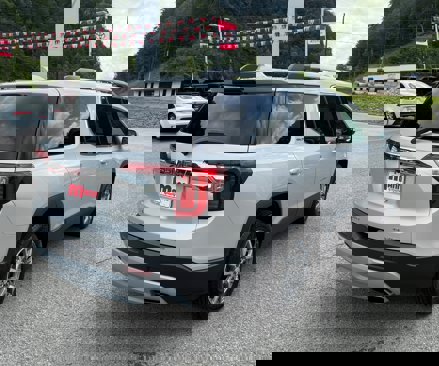 Used 2020 GMC Acadia SLT image 7