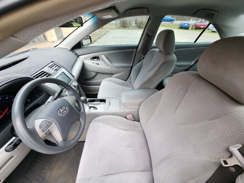 Used 2011 Toyota Camry LE image 7
