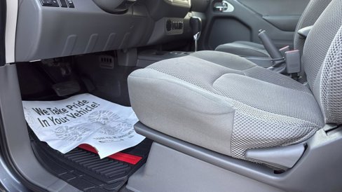 Used 2020 Nissan Frontier SV w/ Midnight Edition Floor Mats image 11