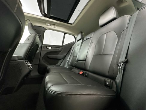 Certified 2025 Volvo XC40 B5 Plus image 22