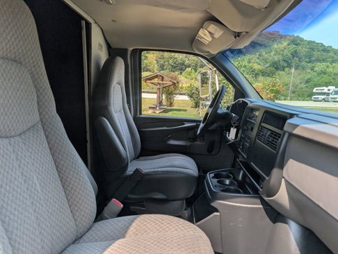 Used 2004 Chevrolet Express 3500 image 21