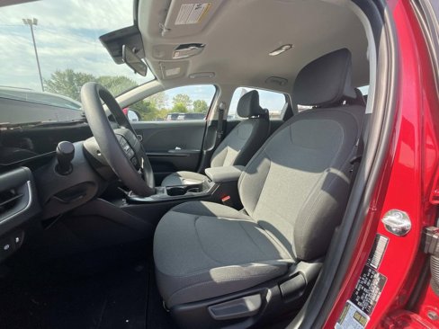 Used 2025 Kia K4 LXS image 9