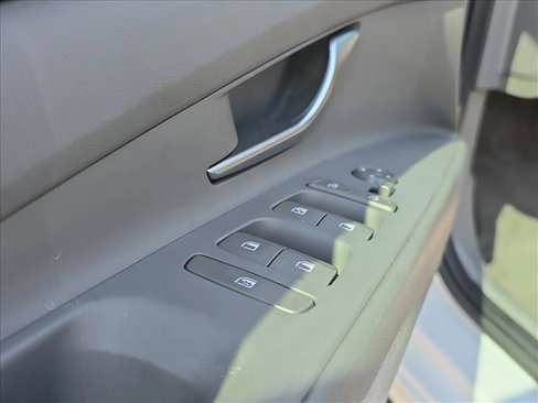 Used 2024 Hyundai Elantra SEL w/ Convenience Package image 8