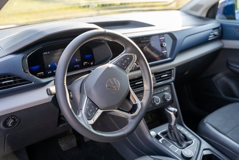 Certified 2022 Volkswagen Taos SE image 9