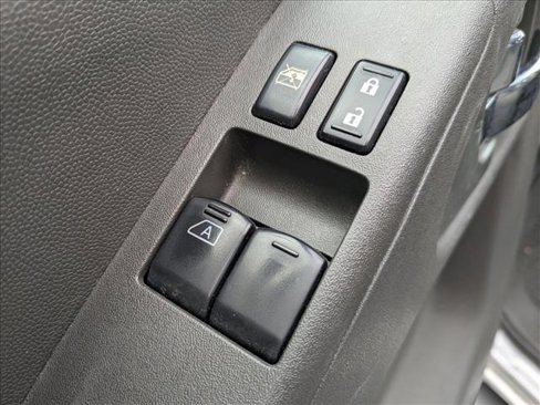 Used 2012 Nissan Frontier SV w/ SV Premium Utility Pkg image 9