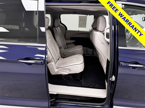 Used 2018 Chrysler Pacifica Limited image 12