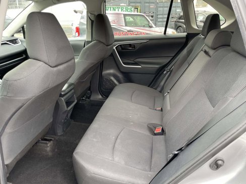 Used 2021 Toyota RAV4 LE image 11