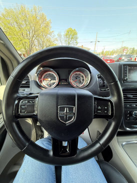 Used 2018 Dodge Grand Caravan SXT image 24