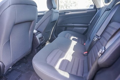 Used 2020 Ford Fusion SE image 19