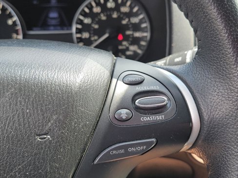 Used 2019 Nissan Pathfinder SV image 9