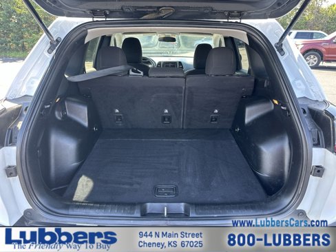 Used 2019 Jeep Cherokee Latitude w/ Popular Appearance Group image 18
