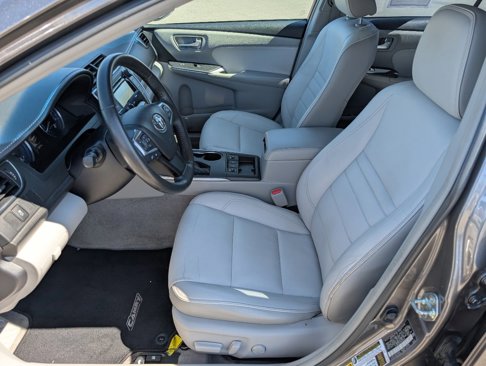 Used 2017 Toyota Camry XLE image 2