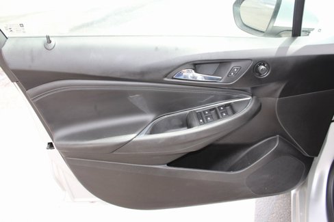 Used 2018 Chevrolet Cruze Premier image 18