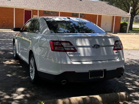 Used 2018 Ford Taurus SE image 5