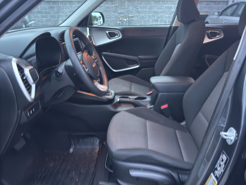 Used 2023 Kia Soul LX w/ LX Technology Package image 12
