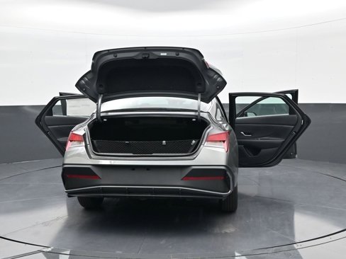 New 2025 Hyundai Elantra SE image 32