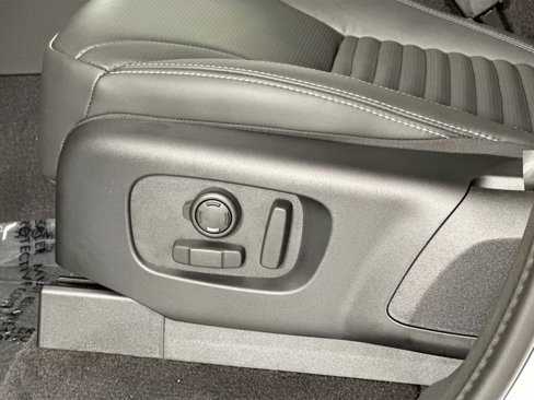 Certified 2025 Land Rover Discovery Dynamic SE image 18