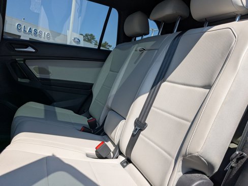 Used 2021 Volkswagen Tiguan SE R-Line image 30