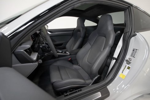 Used 2022 Porsche 911 Carrera image 3