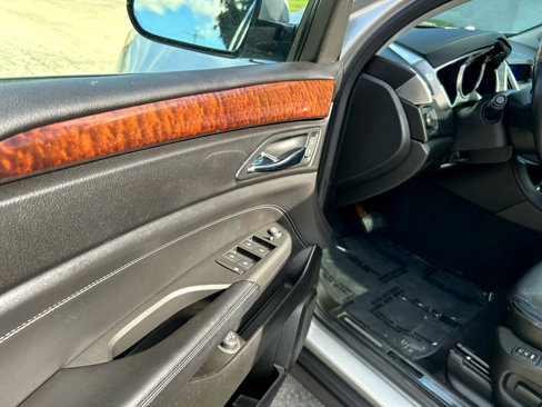 Used 2012 Cadillac SRX Luxury image 10