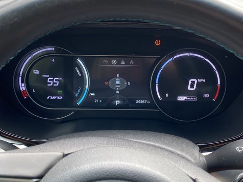 Used 2022 Kia Niro EX Premium w/ Cold Weather Package image 12