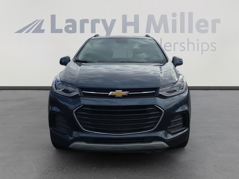 Used 2022 Chevrolet Trax LT w/ LT Convenience Package image 8