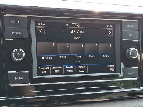 Certified 2022 Volkswagen Taos S image 23