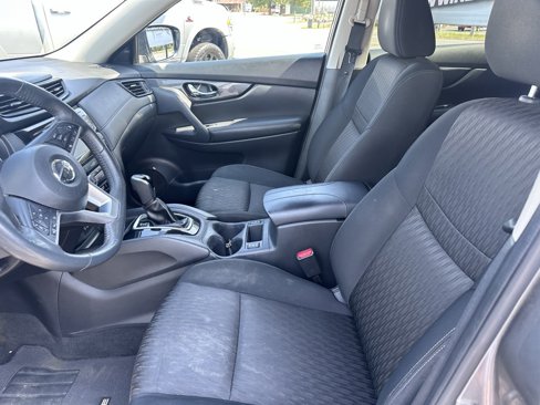 Used 2018 Nissan Rogue SV w/ Premium Package image 3