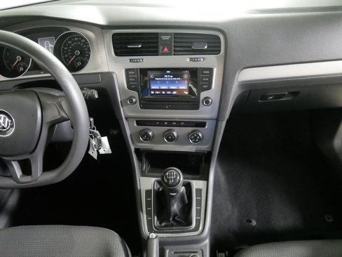 Used 2016 Volkswagen Golf 2-Door image 10